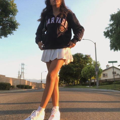 pleated skirt w a sweatshirt. streetwear, indie, y2k Skater Skirt Hoodie Outfit, Tomboy Outfits Skirts, Hoodie Pleated Skirt Outfit, Oversized Sweatshirt With Skirt, Sweatshirt With Pleated Skirt, Oversized Hoodie With Skirt, Pleated Skirt With Sweatshirt, Skirt And Oversized Shirt, Skirt And Baggy Shirt