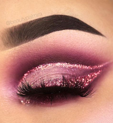 glittery pink eyeshadow look, eye makeup for hazel eyes, gold makeup look, eye makeup looks, best eye makeup looks, neutral eyemakeup looks, natural makeup, evening makeup , eye makeup ideas 2020, gold glitter eye makeup looks, glitter eye makeup #eyemakeup #eyeshadowlook Pink Eyeshadow Looks, Pink Makeup Tutorial, Pink Glitter Makeup, Pink Eye Makeup Looks, Glittery Eye Makeup, Pink Eyeshadow Look, Glitter Makeup Looks, Pretty Eye Makeup, Glittery Eyes