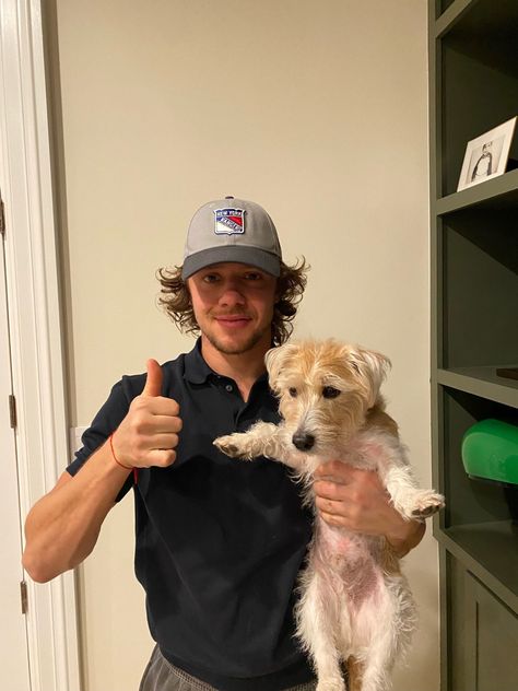 Artemi Panarin, Bread Man, Rangers Hockey, Hockey Pictures, Ny Rangers, Hot Hockey Players, Hockey Stuff, Hockey Boys, National Hockey League