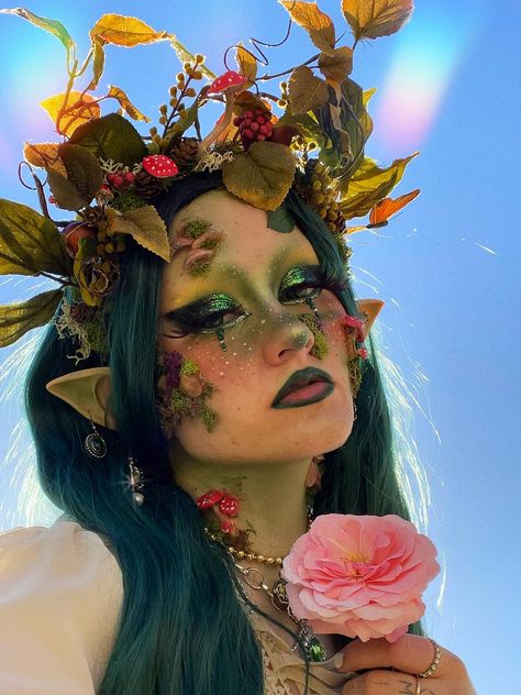 Nature Goddess Makeup, Pixie Halloween Costume, Fairy Elf Makeup, Flower Makeup Looks, Forest Fairy Makeup, Faerie Makeup, Goddess Makeup, Cute Halloween Makeup, Nature Goddess