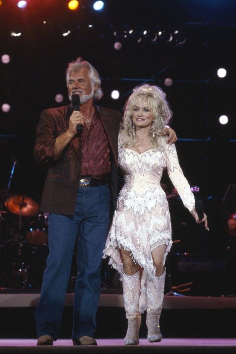 Dolly Parton And Kenny Rogers, Dolly Parton Kenny Rogers, Dolly Parton Costume, Kenny Rogers, Country Music Awards, Country Music Artists, Country Music Singers, Holiday Wardrobe, Holiday Style