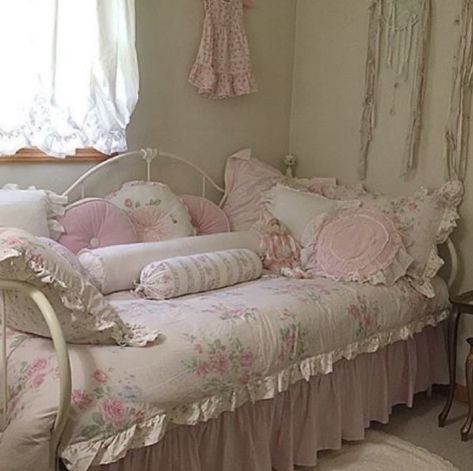 #dreamroom #dreamcore #roomdecoration #roomtour #roominspo #roomdecorbedroom Dream Bedroom Inspiration, Girly Room, Day Bed, Cute Bedroom Decor, Cute Room Ideas, Pretty Room, Dreamy Room, Dream Room Inspiration, Pink Room