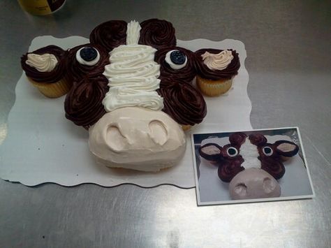 Cow Face Cake Ideas, Cupcake Cow Cake, Cow Cupcake Cake Pull Apart, Cow Decorated Cupcakes, Cow Pull Apart Cupcake Cake, Cow Cupcake Cake, Decorative Cupcakes, Cow Cupcakes, Cow Cake