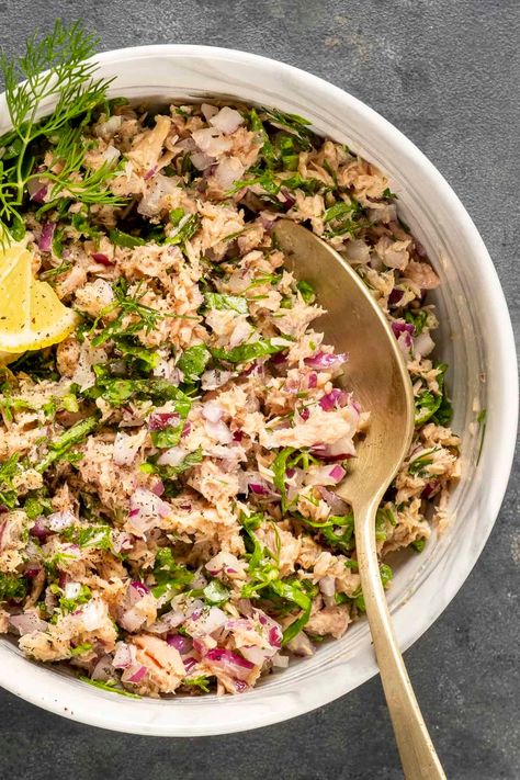 This tuna salad makes a great light lunch. No mayo, low calorie and super tasty. #tunasaladnomayo No Mayo Tuna Salad Recipe, Low Calorie Tuna Salad, No Mayo Tuna Salad, Low Calorie Canned Tuna Recipes, Mediterranean Tuna Salad No Mayo, Tuna Salad Without Mayo, Tuna Salad No Mayo, Healthy Tuna Salad, How To Make Sandwich