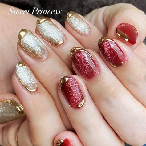 Nail Art Red Designs, Red Nails For Wedding, Wedding Nails Red, Red Nails Gel, Red Gold Nails, Elegant Touch Nails, Red Nail Art Designs, Red And Gold Nails, Fancy Nail Art