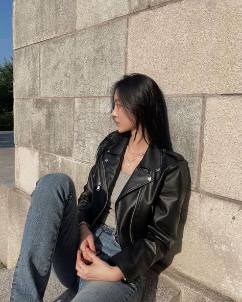 Korean Street Fashion Women, Link Logo, Korean Outfit Street Styles, Outfit Korean, Leather Jacket Outfits, Looks Street Style, Looks Black, Ulzzang Fashion, Simple Trendy Outfits