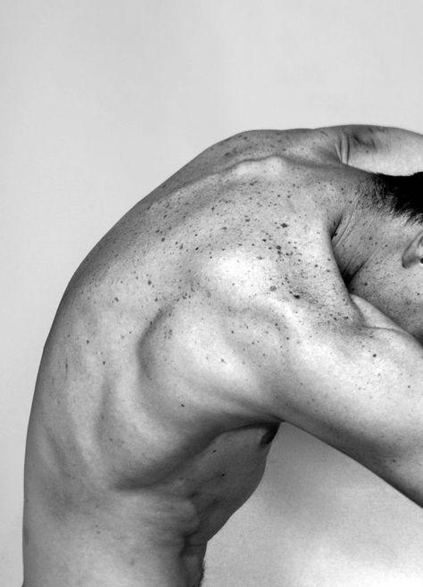 Human Imperfection Photography, Male Torso Photography, Human Body Art, Body Art Photography, Photographie Portrait Inspiration, Body Photography, Body Poses, Anatomy Reference, Body Reference