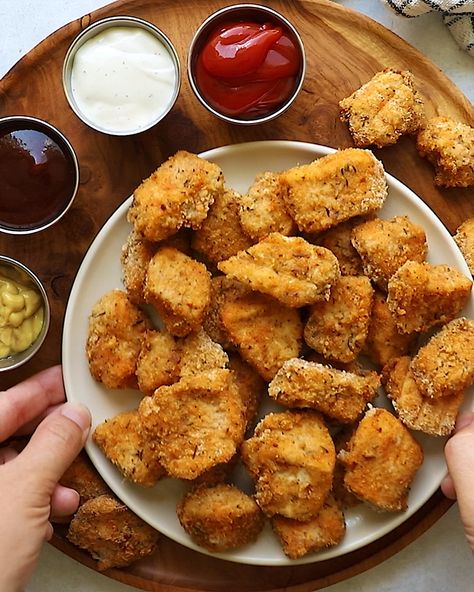 Fit Foodie Finds - Baked Chicken Nuggets Air Fryer Batch Cooking, Air Fryer Chicken Videos, Air Fry Nuggets, Crispy Chicken Nuggets Air Fryer, Diy Chicken Nuggets Air Fryer, Chicken Nuggets Recipe Video, Chicken Nugget Recipes Air Fryer, Homemade Chicken Nuggets Air Fryer, Air Fryer Chicken Nuggets Homemade