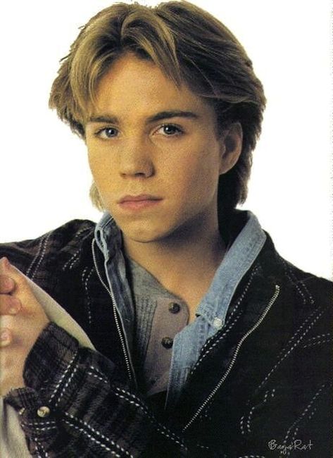 A look back at one of the most influential and powerful hairstyles of modern times. 80s Mens Hair, 80s Hairstyles Men, 80s Haircuts, 80s Guys, 80's Hairstyle, Jonathan Brandis, 80’s Men, Middle Part Hairstyles, 80s Men