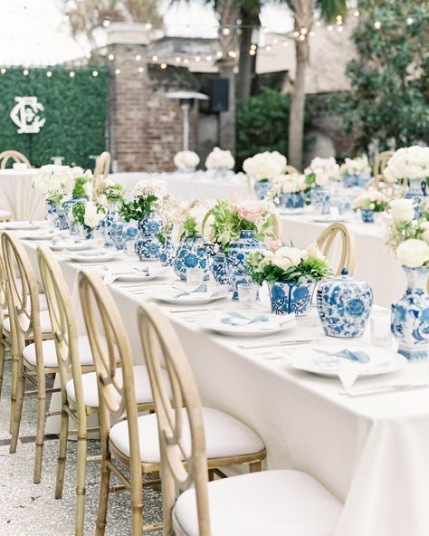 Blue White Chinoiserie Wedding, Blue And White Plates Table Setting, Blue And White China Wedding Decor, Costal Grandma Wedding Aesthetic, Blue And White Wedding Table Decor, Hamptons Wedding Aesthetic, Blue And White Wedding Florals, Blue And White Wedding Table, Blue And White Wedding Theme