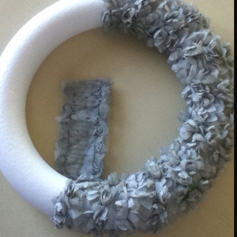 Earl grey tea garden trim wrapped around a foam wreath. Easy 15 minute project. http://www.youtube.com/watch?v=kafeTJxLx_4 Grey Wreath, Scandinavian Christmas Diy, Ribbon Wreath Tutorial, Foam Wreath, Wedding Signs Diy, Yarn Wreath, Rag Wreath, Grey Tea, Xmas Wreaths