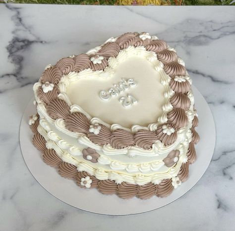 Aesthetic Birthday Cake Vintage Heart, Brown Heart Cake Aesthetic, Cookies And Cream Cake Design, Brown Heart Shaped Cake, Chocolate Heart Cake Decoration, Neutral Heart Cake, Heart Shaped Chocolate Cake, Beige Heart Cake, Brown Heart Cake