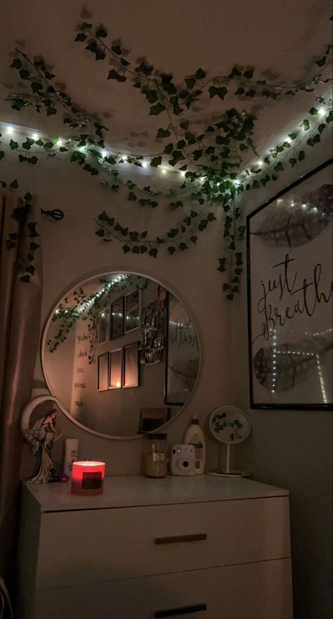 Fairy Lights Corner Of Room, Fairy Light Vines Bedroom, Vines In The Corner Of A Bedroom, Room Decor Bedroom Aesthetic Led Lights, Ways To Hang Vines In Bedroom, Asthetic Room Ideas For Teen Girl, Vines In Corner Of Room, Coraline's Room, Fairy Core Room Decor