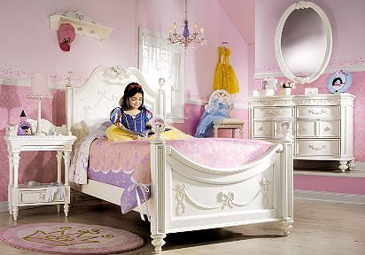 Disney princess set Bedroom Suits, Bedroom Dresser Set, Princess Bedroom Set, Girls Bedroom Accessories, Disney Princess Bedroom, Girls Princess Room, Girls Bedroom Paint, Fairytale Bedroom, Twin Bedroom Sets