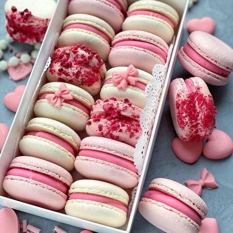 Macaroon Business, Macaron Ideas, Macaron Packaging, Kue Macaroon, Macaron Flavors, Macaron Cookies, French Macaroons, Macaroon Recipes, Berry Cake