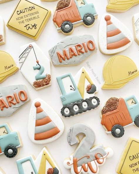 Construction Cookies, Construction Cake, Party Zone, Decorating Cookies, 2nd Birthday Party Themes, Cookie Tutorials, Instagram Party, Pretty Cookies, Construction Party