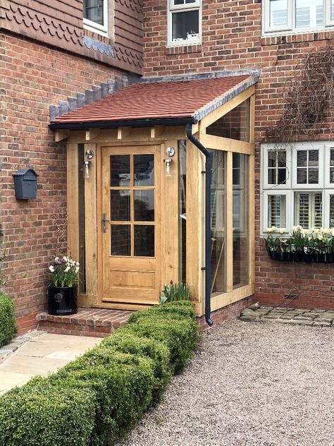 Enclosed Front Porch Ideas Exterior, Mud Room Addition Exterior Entrance, Entryway Extension, Corner Porch Ideas, Mud Room Addition, Oak Garage, Oak Porch, Porch Extension, Sas Entree