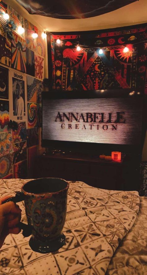 ITS OFFICIALLY RUB HER BOOTY & WATCH SCARY MOVIES SEASON🥴😫🍂🧡🤎🍁 Watching Horror Movies Aesthetic, Scary Movies Aesthetic, Scary Aesthetic, Annabelle Creation, Scary Movie Night, Halloween Movie Night, Fall Mood, Halloween Movie, Party Inspo