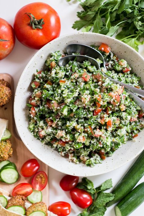 Easy Lebanese Tabbouleh Salad | Preprosta libanonska solata tabuleh | Dear Kitchen | #vegan #vegetarian Tabouli Salad Recipe, Lebanese Tabbouleh, Tabbouleh Salad Recipe, Arabisk Mad, Tabouli Salad, Tabbouleh Recipe, Tabbouleh Salad, Sides Recipes, Gluten Free Salads