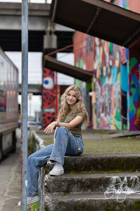 Casual Senior Portraits, Senior Picture Ideas With Graffiti, Senior Portraits Artist, Senior Pics Artist, Cute Senior Pics Ideas, Senior Picture Ideas Urban Photo Shoot, Street Style Senior Pictures, Urban Pictures Photography, Senior Photo Headshots