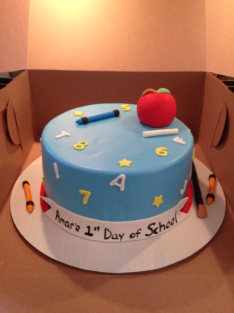 First day of school cake First Day Of School Cake Ideas, School Cake Ideas, First Day Of School Cake, Kindergarten Graduation Cake, School Cakes, School Cupcakes, Teacher Cakes, Tooth Cake, Cupcakes Birthday