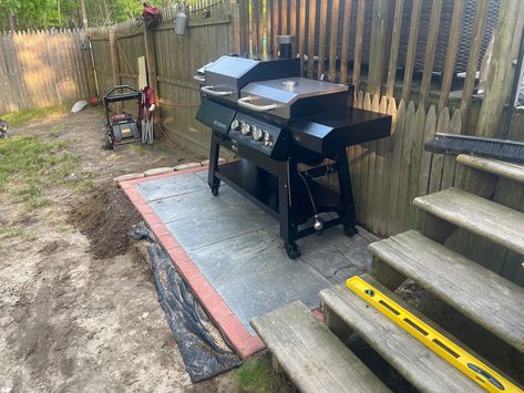 Looking for an inexpensive way to make a pad/landing for your grille? Look no further, following these simple steps you can spruce up your grilling area with just a few items Grill Pad Off Patio Diy, Grill Pad Ideas, Grill Pad Off Patio, Grill Landing Pad, Grill Areas Outdoor Diy, Grill Pad, Backyard Grilling Area, Diy Grill Station, Diy Grill