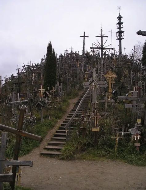 Hill Of Crosses, Southern Gothic Aesthetic, Images Terrifiantes, Arte 8 Bits, American Gothic, Southern Gothic, Gothic Aesthetic, Chernobyl, Gothic Architecture