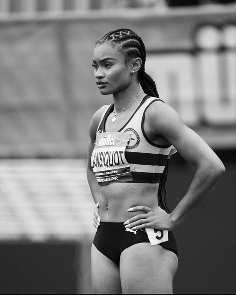 Black Women Athletes, Black Female Athlete, Athlete Aesthetic Girl, Athletic Black Women, Track Pictures Poses, Girls Basketball Clothes, Athletic Photography, Track Photoshoot, Woman Athlete