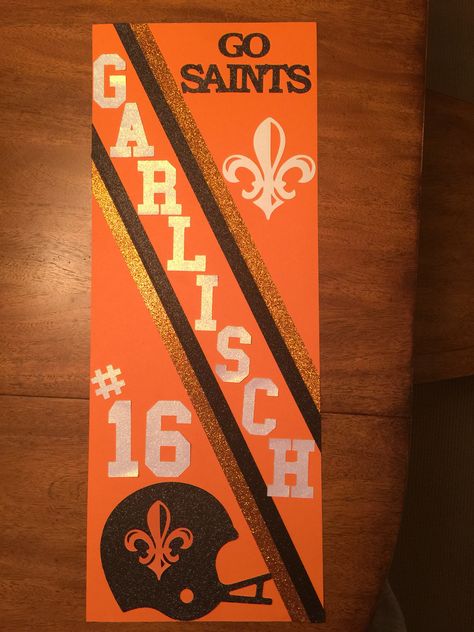 Football locker signs Team Door Decorating Ideas, Football Locker Signs Ideas, Locker Poster Ideas, Football Locker Posters, Locker Decorations For Football Players, Homecoming Locker Decorations Football, Senior Football Locker Decorating Ideas, Decorating Football Locker Rooms, Locker Room Posters Football