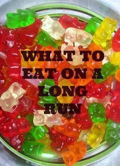 What to Eat on a Long Run - go ahead and PIN this for your next half marathon/marathon training cycle! Marathon Prep, Running Fuel, Running Food, Running Nutrition, 30 Something, Marathon Tips, Mother Runner, First Marathon, Long Runs