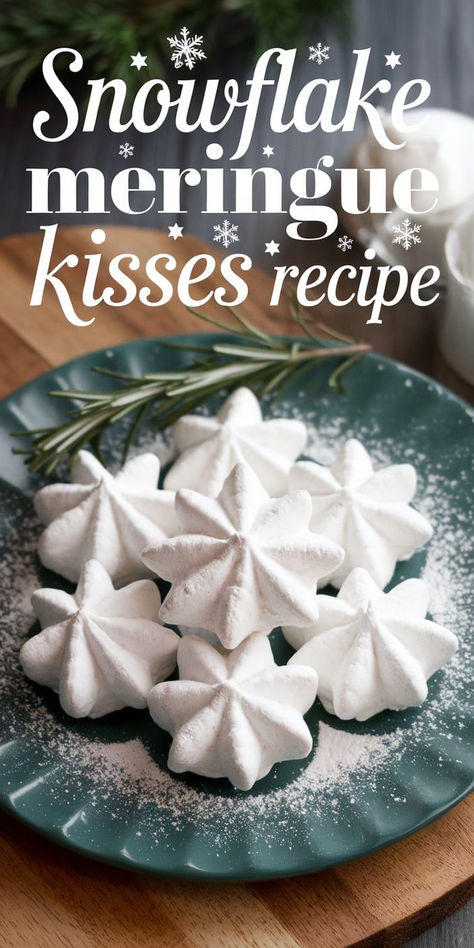 Snowflake Meringue Cookies, Snowflake Meringue, Edible Snowflakes, Meringue Kisses Recipe, Desserts Simple, Meringue Desserts, Meringue Kisses, Meringue Recipe, Winter Treats