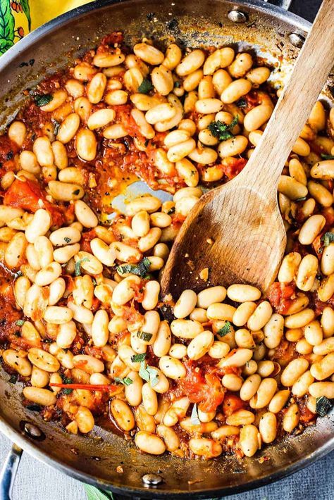 Beans And Tomatoes, Beans Recipe, Mediterranean Diet Recipes, Idee Pasto Sano, Tomato Recipes, Kitchen Food, Meatless Meals, Veggie Dishes, Bean Recipes