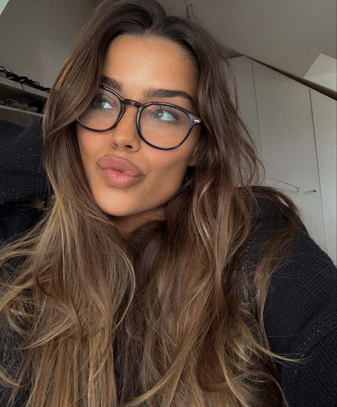 Classy Glasses, Glasses Inspiration, Glasses Trends, Cute Glasses, Womens Glasses, Aesthetic Girl, Hair Looks, Hair Inspo, Brown Hair