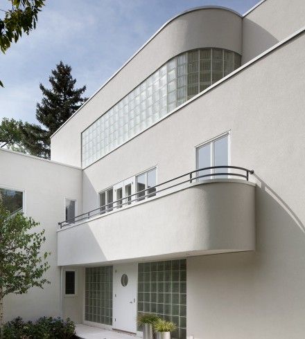 Cedar Lake Residence - Peterssen Keller Architecture Streamline Moderne Architecture, International Style Architecture, Film Reference, Art Deco Houses, Spiral Stair, Modernist House, Modernist Architecture, Streamline Moderne, Modern Deco