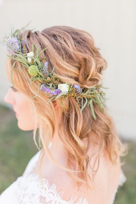 Glamorous Wedding Hairstyles, Country Wedding Hairstyles, Lavender Weddings, Glamorous Wedding Hair, Flower Crown Bride, Flower Crown Hairstyle, Wedding Hairstyles Bride, Bridal Flower Crown, Flower Crown Wedding