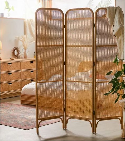 light. Rattan Room Divider, Rattan Room, Room Divider Folding, Floor To Ceiling Cabinets, Wood Room Divider, Partition Screen, Wood Screens, Deco Studio, Shelving Design