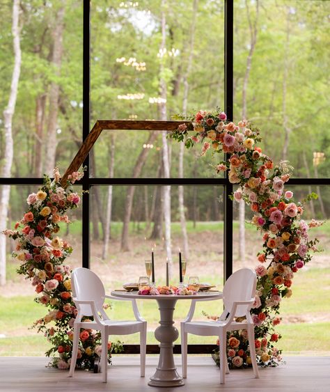 Arch Decoration Wedding Hexagon, Floral Arch Photo Backdrop, Hexagon Background Wedding, Hexagon Wedding Backdrop, Hexagon Flower Arch, Octagon Arch Wedding, Hexagon Arch Decor, Hexagon Arch Flowers, Hexagon Wedding Arch Flowers