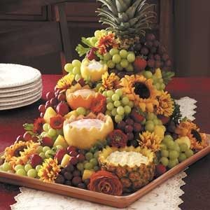 fruit display....it really doesn't look that hard, Laurie...swap out the sunflowers, of course.  (: Fruit Cascade, Pizza Reception, Desert Station, Fruit Presentation, Wedding Foods, Fruit Platters, Fruit Centerpieces, Fresh Fruit Recipes, Decorações Com Comidas