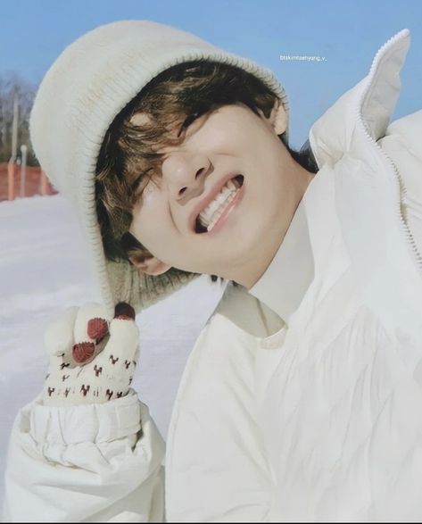 Taehyung Pics, V Bta, Winter Bear, Bts Kim Taehyung, Kim Taehyung Wallpaper, Bts Kim, Album Bts, V Taehyung, Daegu