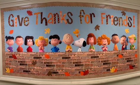 Charlie Brown Thanksgiving Bulletin Board, Fall Themed Bulletin Boards For Work, Disney Fall Bulletin Board Ideas, Charlie Brown Fall Bulletin Board, Charlie Brown Bulletin Board Ideas, Charlie Brown Bulletin Board, Bulletin Boards School, Thanksgiving Bulletin Board Ideas, Peanuts Classroom