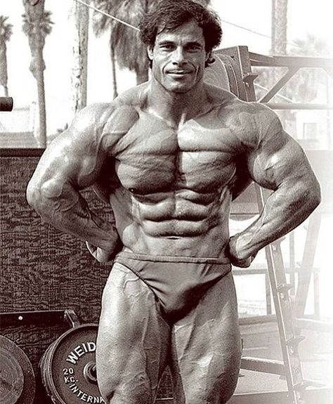 Goldenera bodybuilding Franco Columbo, Arnold Schwarzenegger Bodybuilding, Best Bodybuilder, Frank Zane, Schwarzenegger Bodybuilding, Bodybuilding Pictures, Male Pose Reference, Pumping Iron, A Court Of Mist And Fury