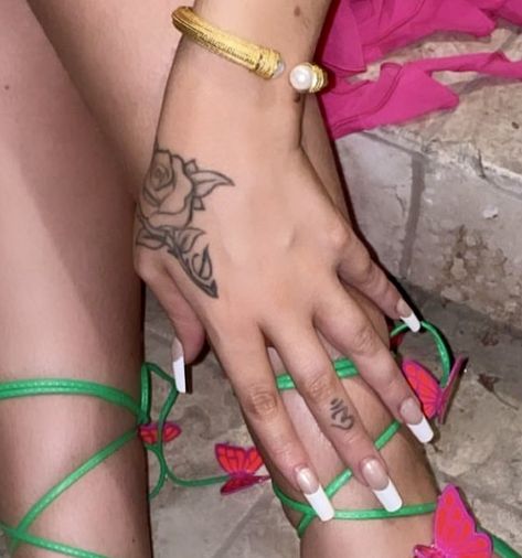 Kali Uchis Rose Tattoo, Kali Uchis Tiger Tattoo, Kali Uchis Hand Tattoo, Kali Uchis Tattoo Ideas, Kali Uchis Tattoo, Kali Uchis Nail Ideas, Kali Uchis Nails, Kali Tattoo, Mother Kali