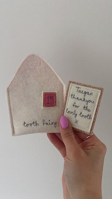 Tooth Fairy Embroidery, Keepsake Sewing Projects, Diy Kids Gifts To Give, Tooth Fairy Aesthetic, Tooth Fairy Craft, Diy Tooth Fairy Pillow, Diy Kids Gifts, Tooth Fairy Envelope, Handmade Gifts For Baby