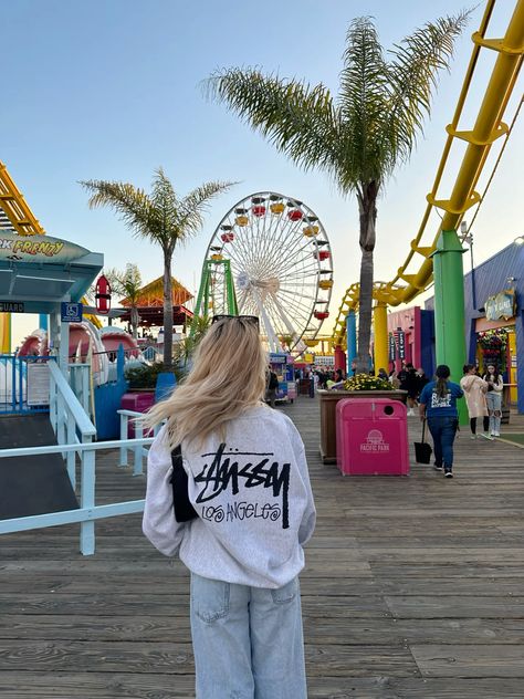 santa monica pier , stussy LA , aesthetic LA Los Angeles Aesthetic Outfit, Summer In Usa, Los Angeles Photoshoot, Pier Santa Monica, Los Angeles Pictures, La Aesthetic, Travel Instagram Ideas, California Pictures, Los Angeles Aesthetic