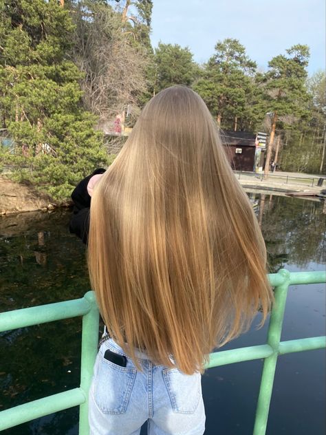 Long Dirty Blonde Hair, Thick Blonde Hair, Perfect Blonde Hair, Long Shiny Hair, Hair Color Underneath, Long Hair Pictures, Dirty Blonde Hair, Honey Blonde Hair, Blonde Hair Inspiration