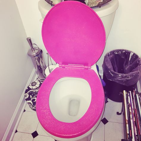 Pink sparkly toilet seat! @itsmebarbie Hot Pink Bathroom Aesthetic, Pink Barbie Bathroom, Hot Pink Kids Bathroom, Pink Disco Bathroom, Pink Y2k Bathroom, Hot Pink Bathroom, Pink Toilet Seat, Pink Toilet, Pink Bathroom Decor