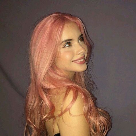 Light Pink Hair, Girl With Pink Hair, Peach Hair, Pastel Pink Hair, Hair Streaks, Dye My Hair, Hair Dye Colors, Hair Inspiration Color, Hair Inspo Color