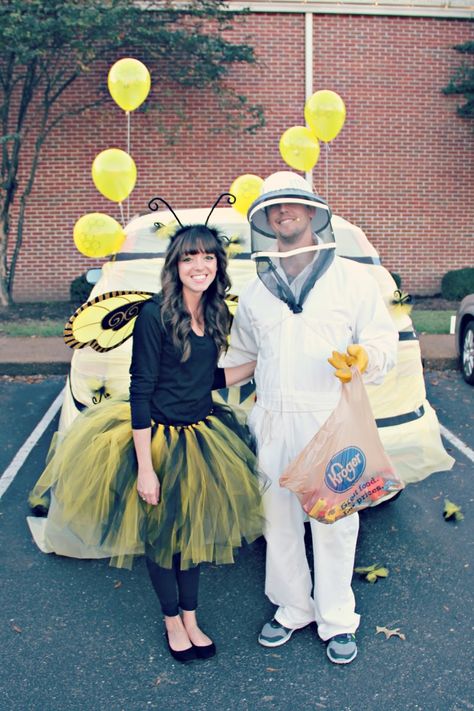 Bee Trunk Or Treat, Bee Costume Diy, Beekeeper Costume, Boo Decor, Queen Bee Costume, Bumble Bee Costume, Boo Bash, The Beekeeper, Bee Wings