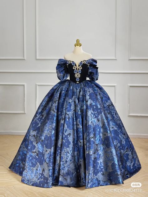 Royal Blue Ball Gown Princesses, Royal Princess Dress, Royal Ball Gown, Ball Gowns Elegant Princesses, Royal Ball Gowns, Vintage Ball Gowns, Pretty Quinceanera Dresses, Gowns Dresses Elegant, Old Fashion Dresses