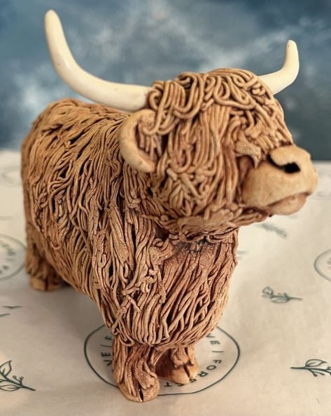 Pottery Projects, Pottery Animals, Ceramic Art Sculpture, Highland Cows, Pottery Handbuilding, Adult Colouring, Clay Sculpture, Animal Sculptures, Wonderful Things